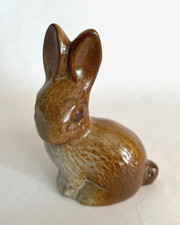 Statuina ceramica piccolo coniglio marrone Howard Pierce