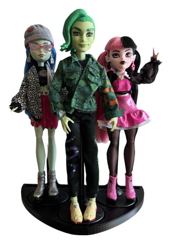 Monster High Doll Stand Wall Mount - Trio - Compatible With Existing Stand 🖤 - Picture 2 of 4