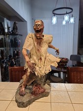 Sideshow Collectibles Premium Format The DEAD Undying Carcass Zombie Statue - Image 2
