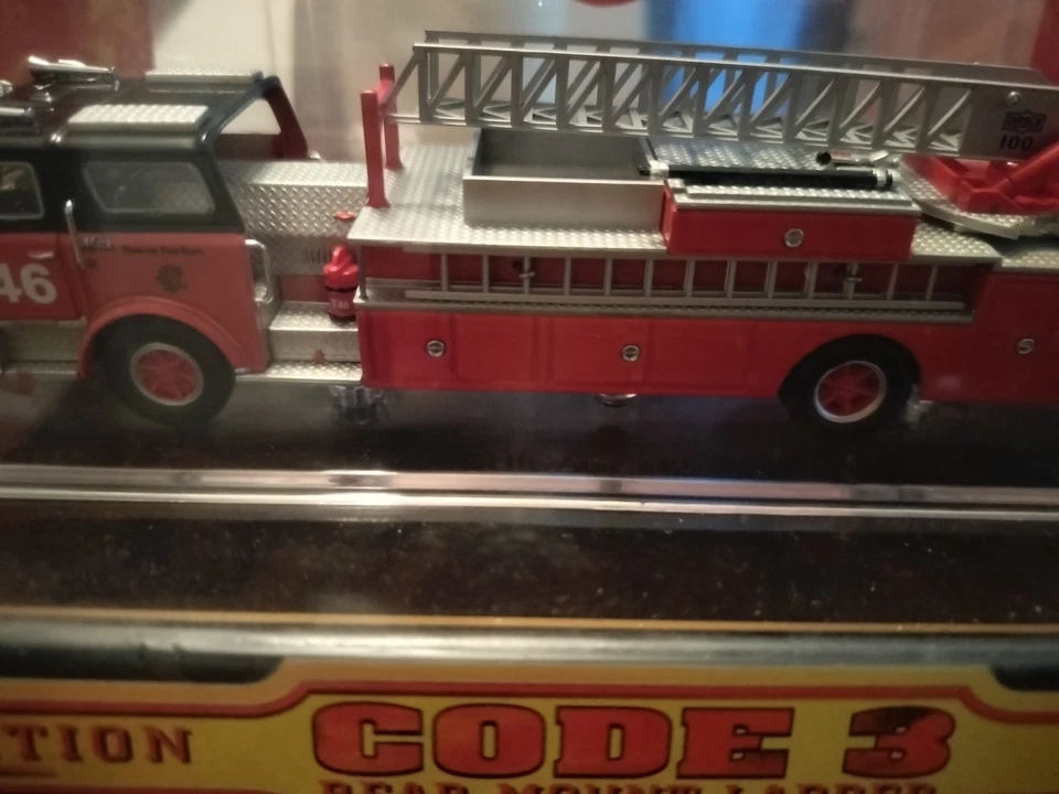 Code 3 Chicago Backdraft Mack CF Rear Mount Ladder L-46 2002 LE Vehicle #12495 - Image 2 of 4