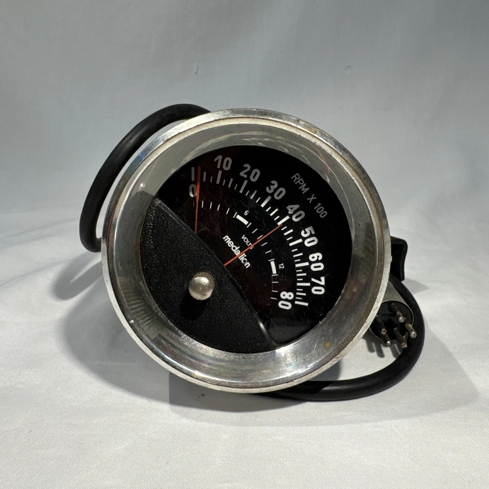 Vintage Medalion Instruments Medalhão Medalômetro Duplo RPM Voltímetro 5 Pinos 3 Seletor Marinho - Imagem 2 de 4