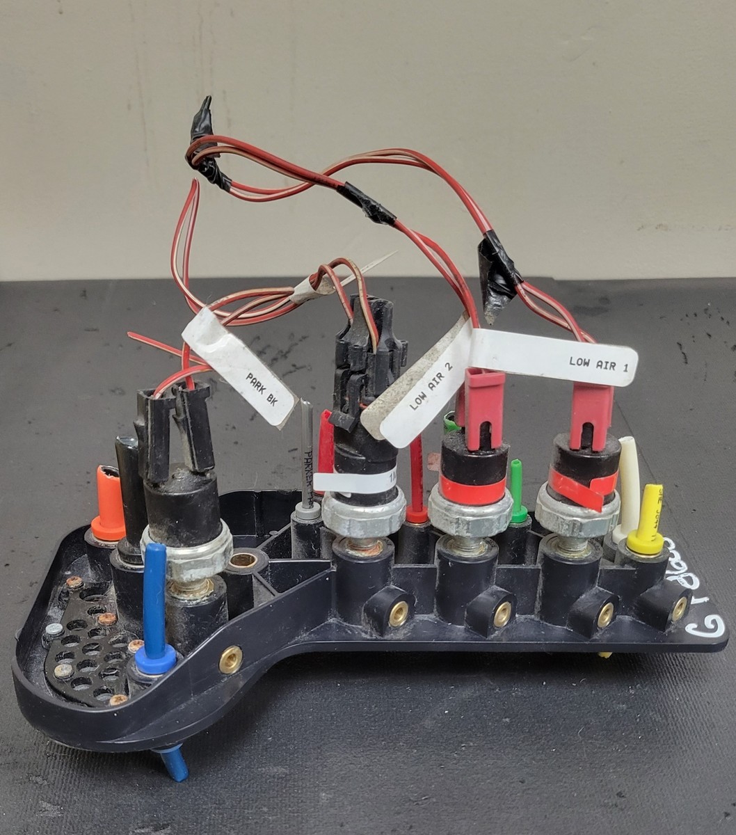 メル48429✨ Amazon.com: 1x Connector for Kostal BMW mercedes-benz 1685451828