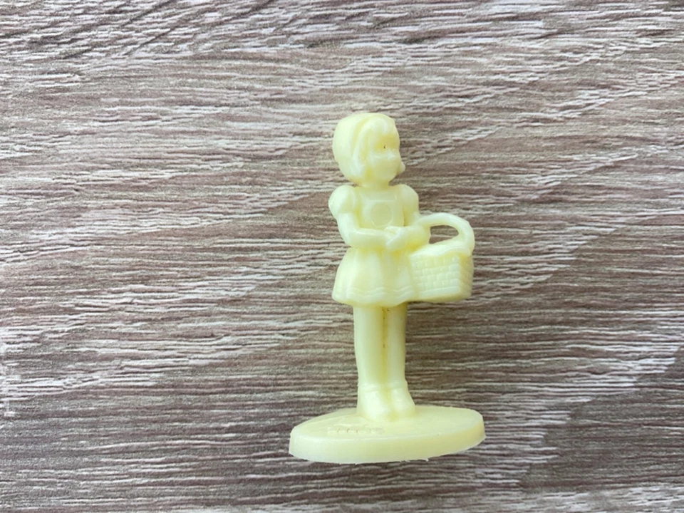 Werbefigur TITZE Märchen ROTKÄPPCHEN gelb (kein Linde) - Bild 2 von 4