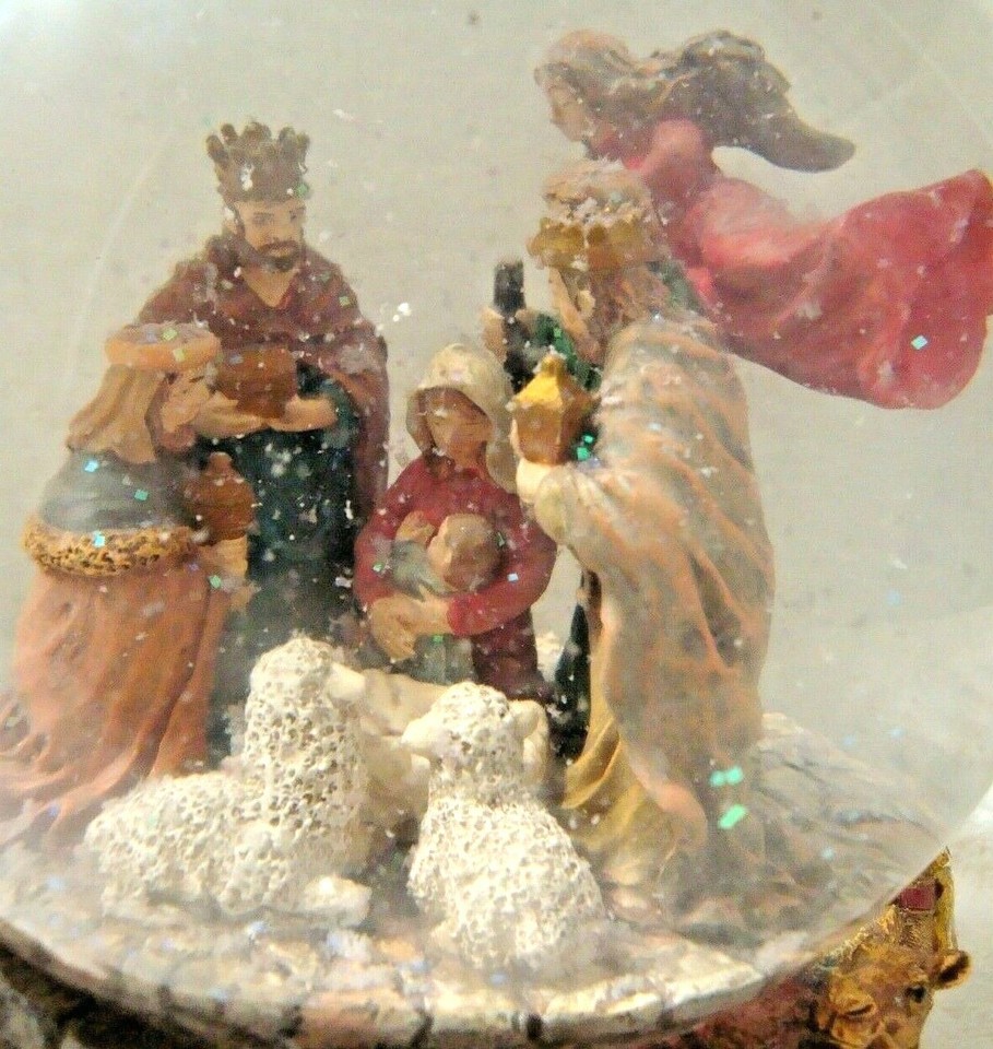 2002 Bombay Nativity Scene Christmas Musical Snow Globe Music Box