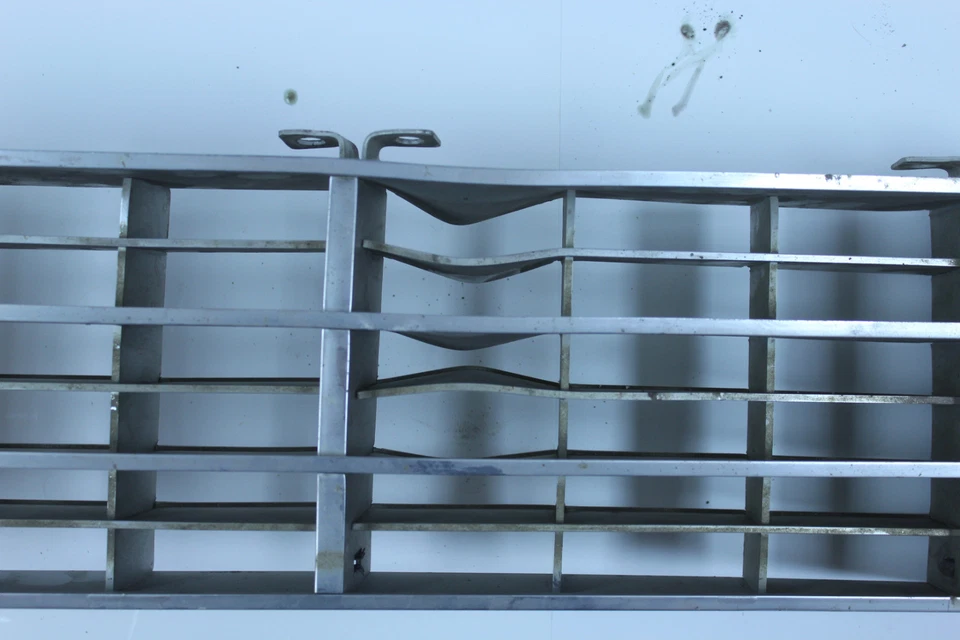 Chrysler Crown Imperial Grille 1957 usado fabricante de equipos originales Foto 3 de 4