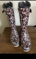 BOGS Amelia TL Ditsy Rain Boot-Multi-Floral, Red Black Women’s Rain Boots Sz 7