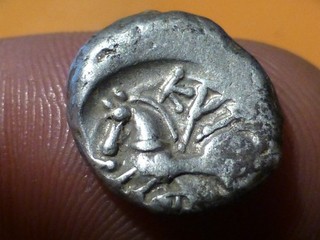 MONNAIE GAULOISE ANTIQUE SUPERBE QUINAIRE (ARGENT) A REPERTORIER ! 2 35gr