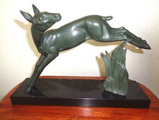 Große Art Deco Hirschkuh Metallfigur auf Marmor dekorativ schwere Qualtät France