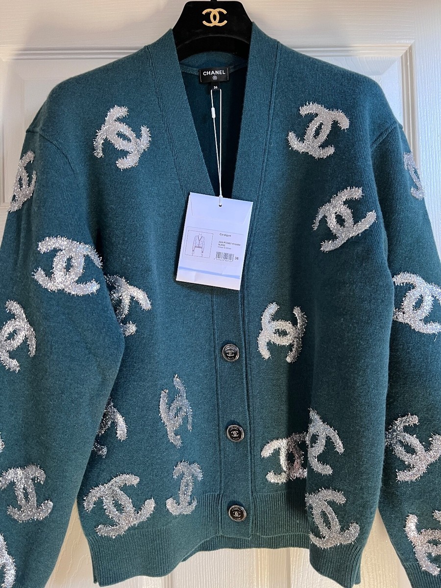 CHANEL 22A-23 NEW GREEN JACKET CARDIGAN SILVER CC LOGOS CC CHANEL 22A-23 NEW GREEN JACKET CARDIGAN SILVER CC LOGOS CC