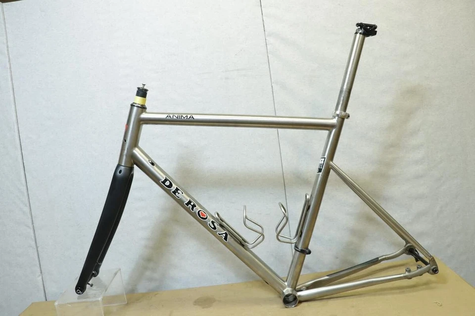 DE ROSA ANIMA Marco Titanio 51 Tija de Sillín Titanio y Jaula para Botellas incluidas Foto 2 de 4