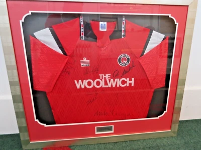 FRAMED CHARLTON ATHLETIC WOOLWICH FOOTBALL SHIRT SQUAD SIGNED 35 x 30 - Picture 1 of 10