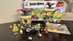 LEGO the Angry Birds Movie: Bird Island Egg Heist (75823) &mdash; Non Lego But Exact