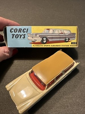 ミニカー CORGI TOYS 219 PLYMOUTH SPORTS SUBURBAN Corgi 219 Plymouth Sports Suburban In Original Box - Near Mint