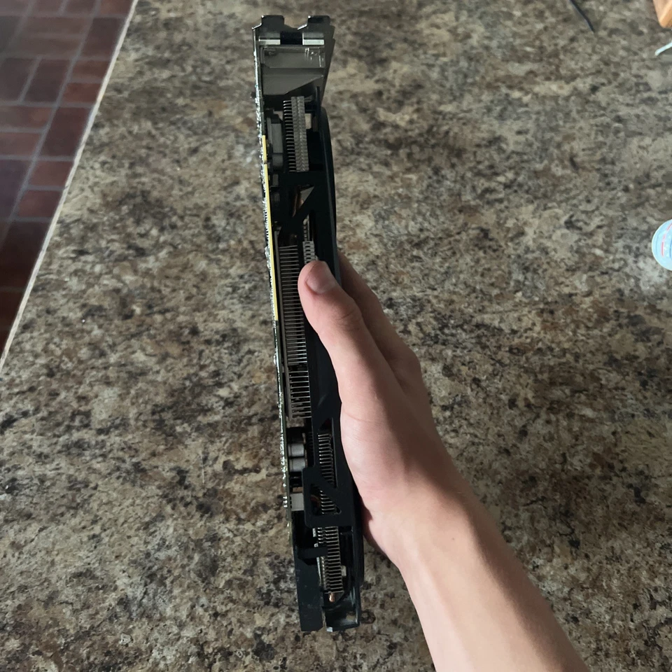 Gigabyte AMD Radeon R9 270X 2GB Model - Image 3 of 4