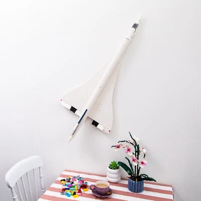 BRICKIFY Wandhalterung Haken für Lego 10318 Concorde Icons Set flach ausgerichtet Wandhalterung