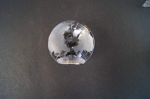 Hoya Crystal Globe Analog Quartz Desk Clock W/ Box 4.25" - Imagen 9 de 12