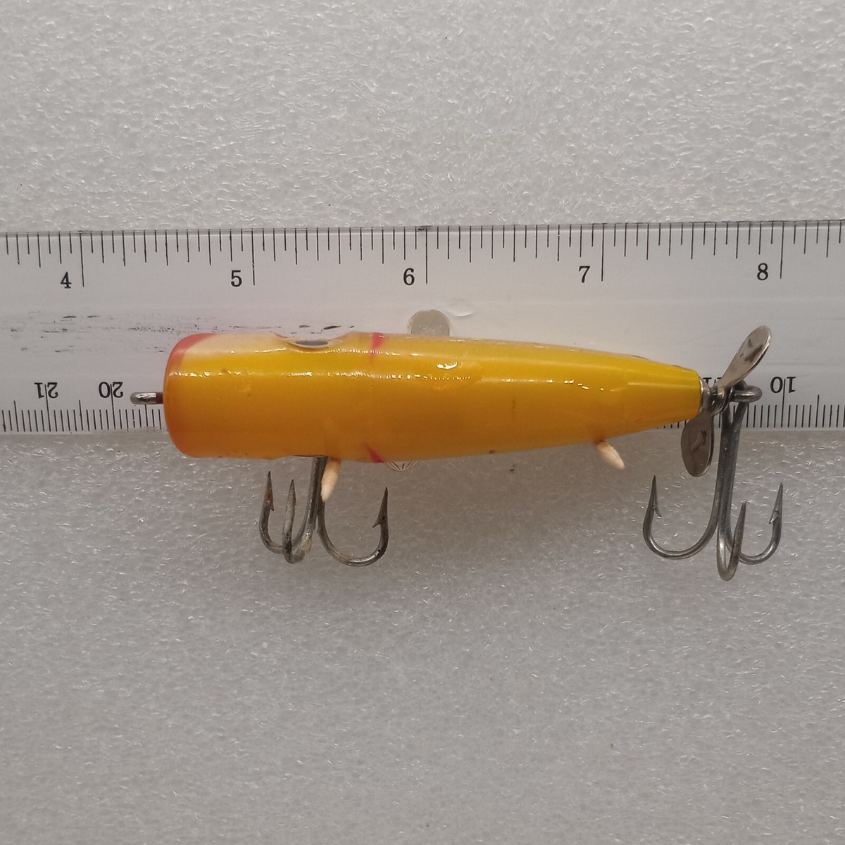 R 10 Unused 1/4 oz Orange Crappie Minnow Jighead w/ keeper