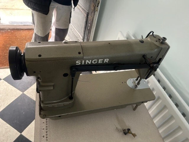 EXCELLENT CONDITION, SINGER MACHINE  model 191 D300AA . MADE IN JAPAN - Image 2 of 4