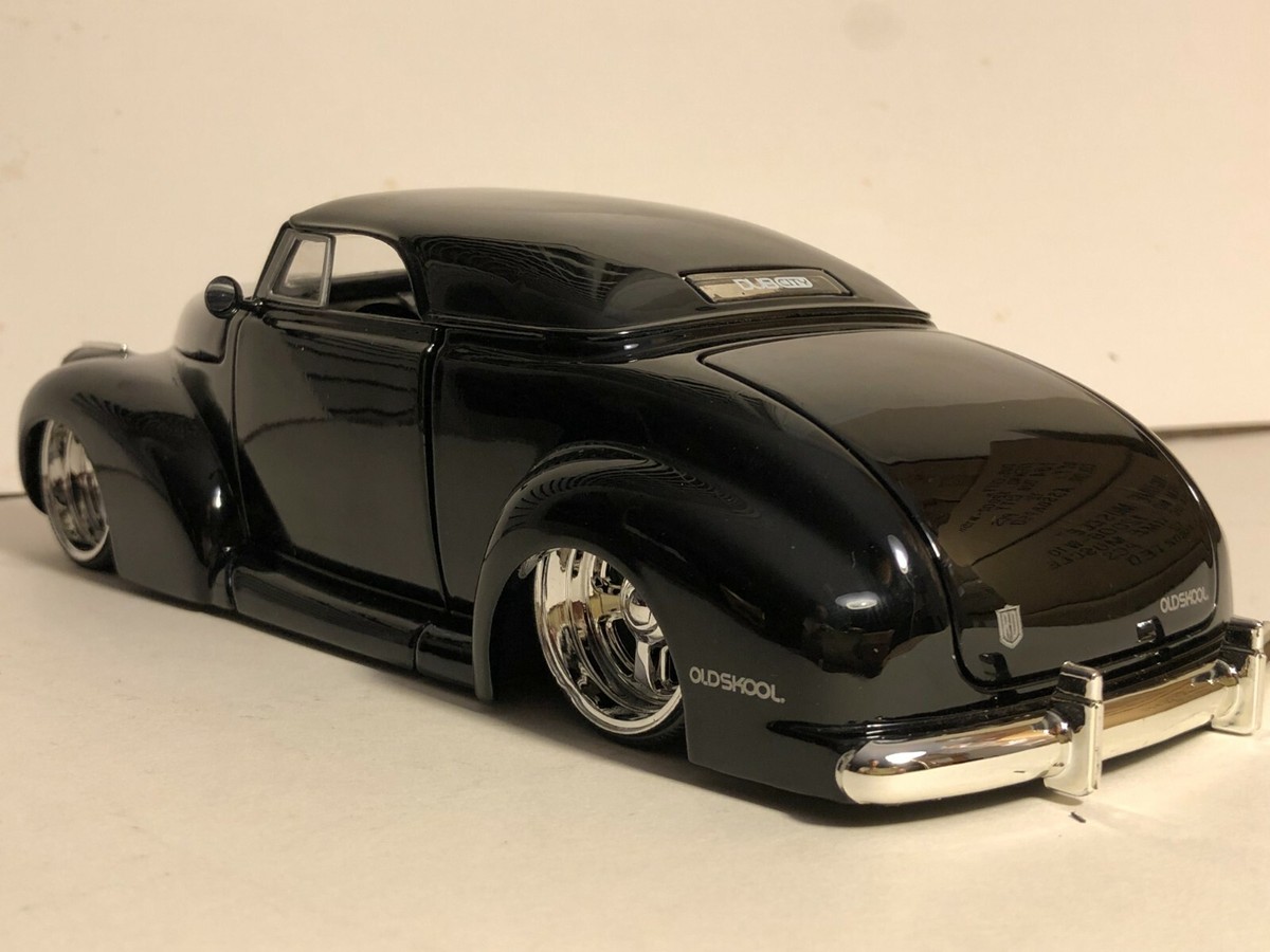 JADA DUB CITY OLDSKOOL 1940 PONTIAC BLACK 1:24 DIECAST MODEL