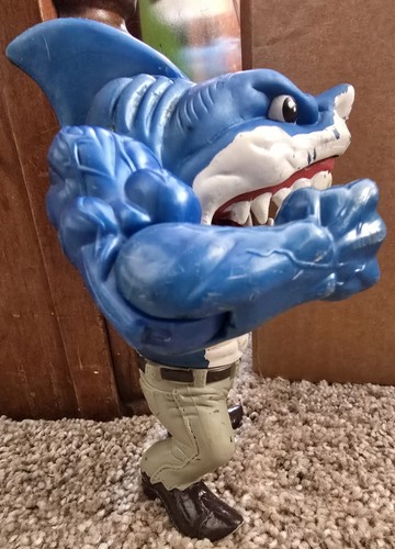 Shark Toys - Street Wise Designs 1994 est 6"T, Yellow Shark 1995 est 13"T,Whale 11,5" - Photo 10 sur 24
