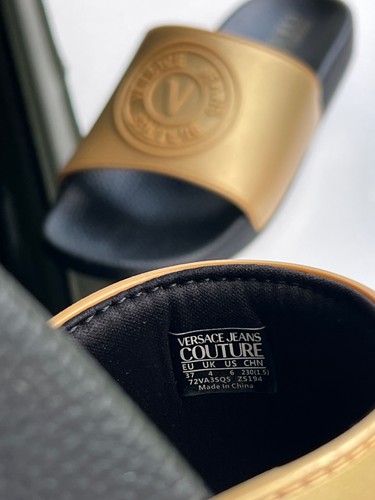 Versace Jeans Couture Gold Logo Slides Size 37 / US 6 (23 cm.) - Picture 4 of 20