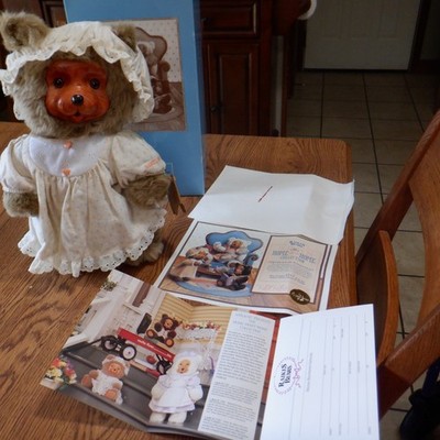 Robert Raikes Jenny 17014 1682/10000 wooden face paws plush bear 
