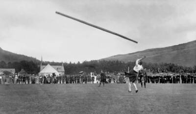 Tossing the caber at the Braemar Gathering 1910 Historic Old Photo