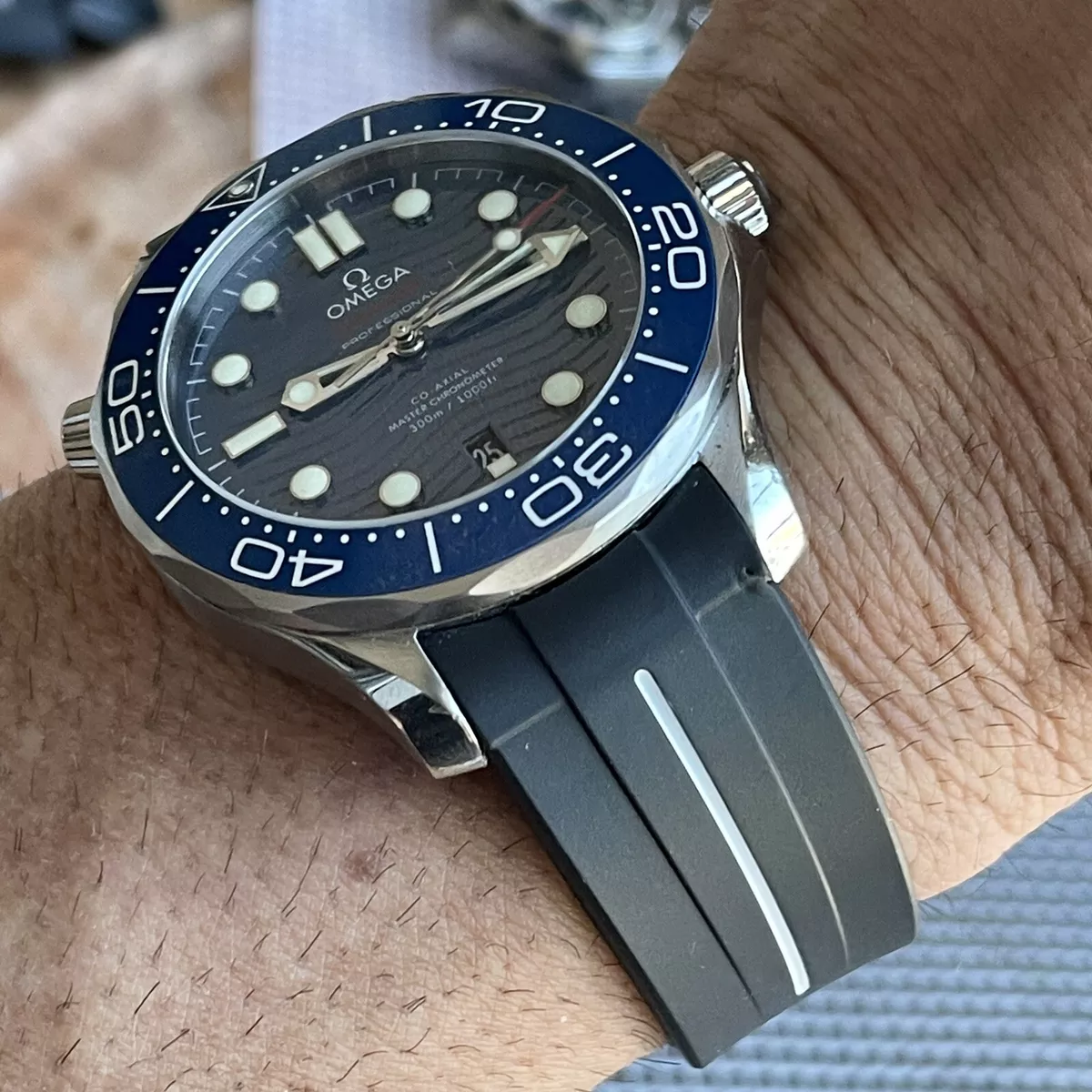 Omega seamaster hotsell rubber band