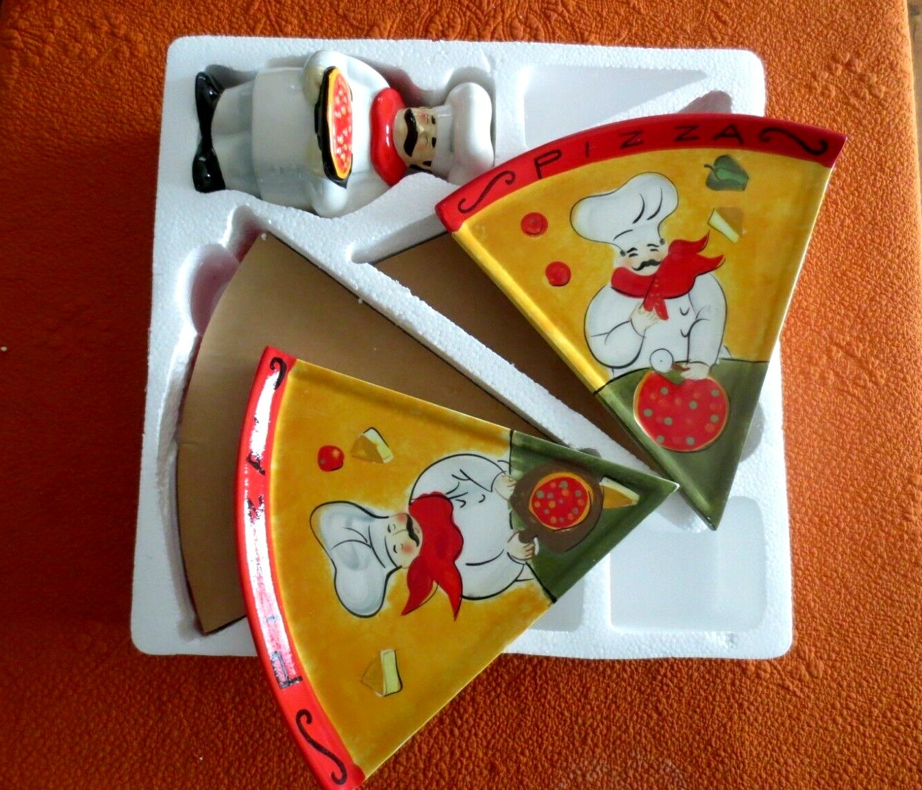 NEW in Box 7 Piece PIZZA PLATE SET w/ CHEF CONDIMENT SHAKER - Total Diameter 20\