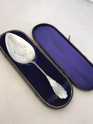 Coin Silver H & S Pie Server Engraved Castle original Box - Picture 5 of 6