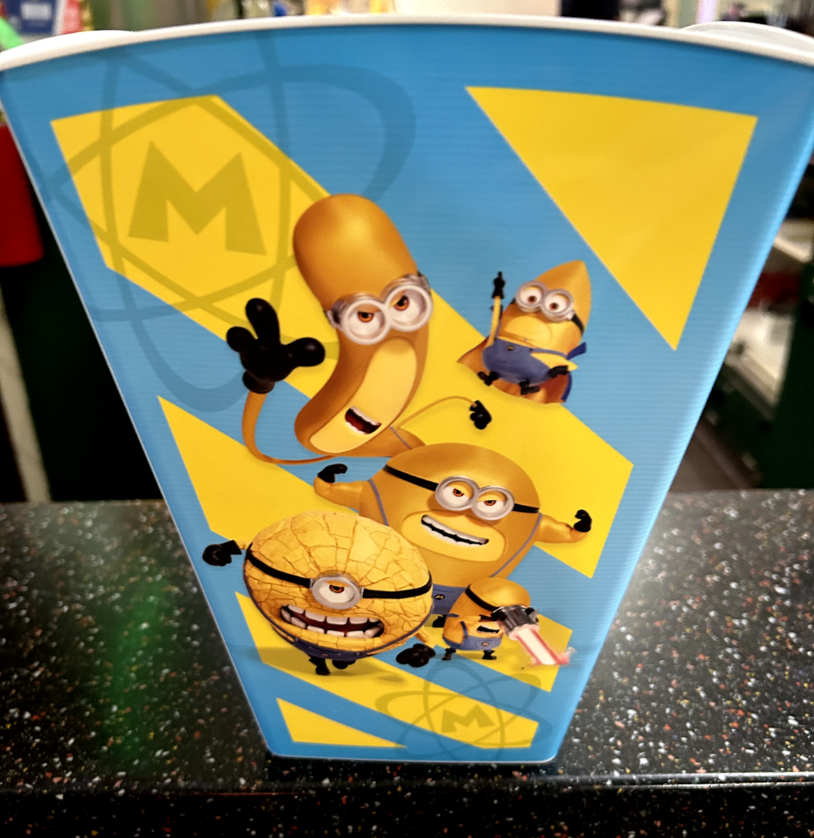 最終値下げ❣️FCRB 24SS MINIONS EMBLEM POCKETTEE Minion 2024 Despicable Me 4 Square Popcorn Bucket Collectible | eBay