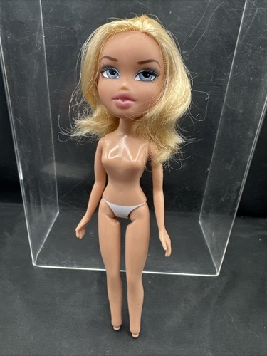 Bratz Puppe Cloe Strut It! 2012 Keine Füße nackt, Haare wurden geschnitten.