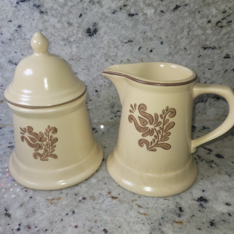 Pfaltzgraff  Creamer Pitcher And Sugar Bowl Set  Folk Art Vintage