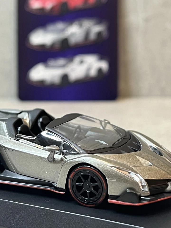 Kyosho 1/64 兰博基尼 Veneno Roadster Mettalic 银色系列 6 — 第 3/4 张图片