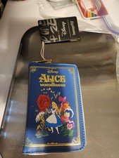 Cartera Loungefly Disney Alicia en el País de las Maravillas Libro Clásico Cremallera Alrededor Nueva con Etiquetas