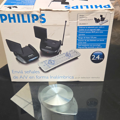 Philips SRU4000/17 2.4GHz Wireless A/V Transmitter Kit w/ IR Extender Remote