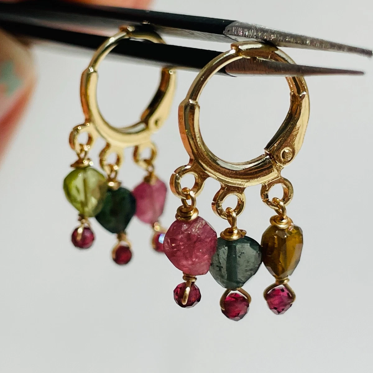 Boucles D'oreilles Plaqué Or Jaune Avec Tourmaline Et Grenats - Modèle 1719, Dormeuses, Neuf Avec étiquettes