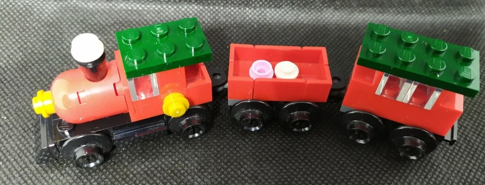 LEGO 30543 Holiday Train, photo 2 sur 3