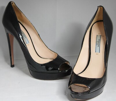 PRADA ドットのハイヒール PRADA Designer Black Suede Studded Heels / 39 – Sarah & Ludo