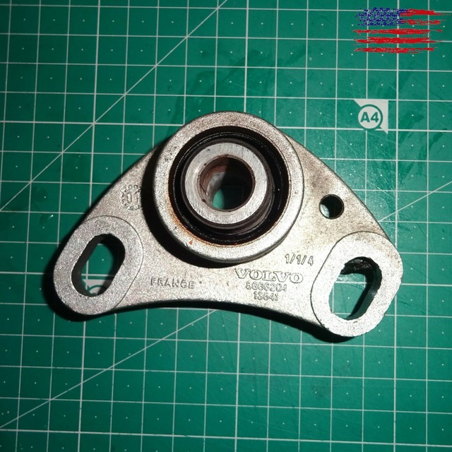 8666204 99 11 VOLVO S60 S80 V70 XC70 STRUT BRACE TORQUE ROD MOUNT