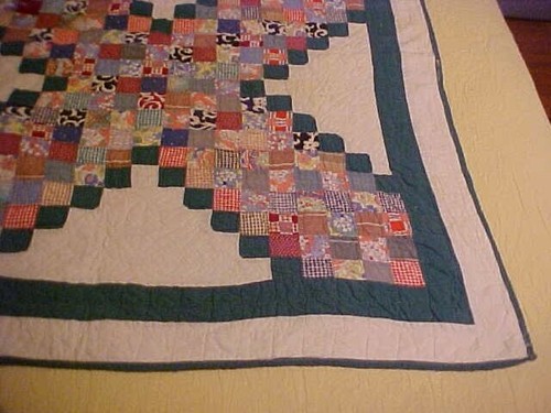 TRIPLE IRISH CHAIN QUILT, VERY STRIKING 1930s; GREEN BORDERS - Picture 6 of 7