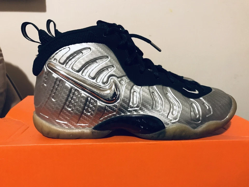 Nike Foamposite Pro GS 2017 juveniles metálicas plateadas surfistas negras talla 4Y usadas raras Foto 4 de 4