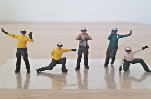 Basekraft 1/72 Support personnel for aircraft-carrier flight deck diorama, set I - Picture 4 of 15