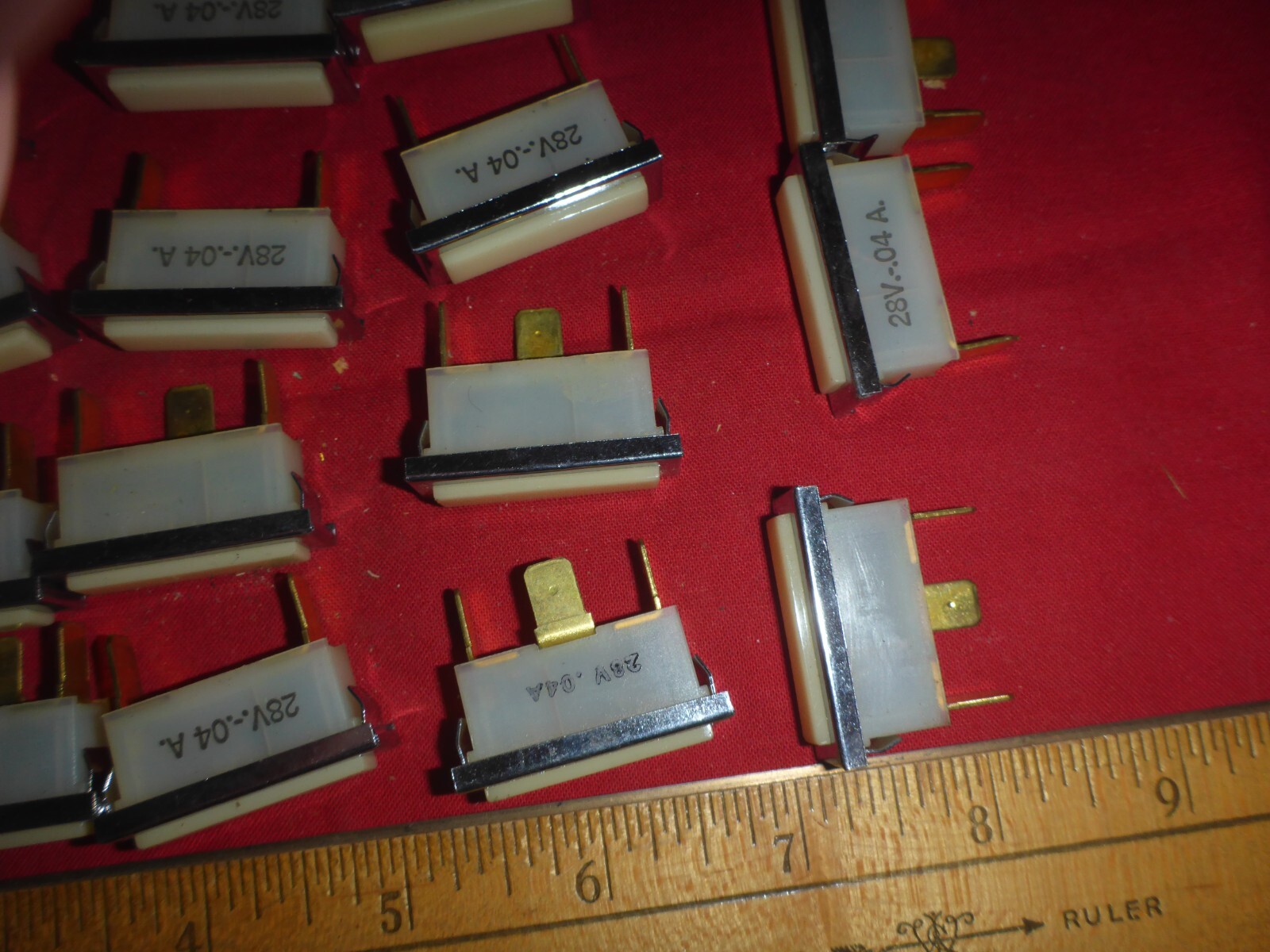 24 New Old Stock LEECRAFT 3100 RECTANGLE INDICATROR LIGHTS 125V 1/3W 28V .04 A.