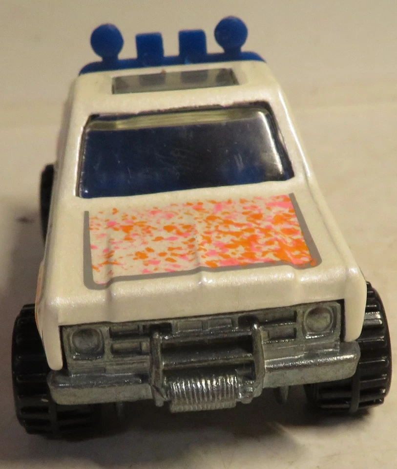 Camión Chevrolet 1977 4x4 Hot Wheels 4x4 1:64 blanco fundido a presión usado Malasia Ora Pnk Foto 3 de 4