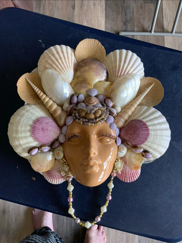 Decoración de pared artesanal concha marina con acento de cuentas Foto 3 de 4