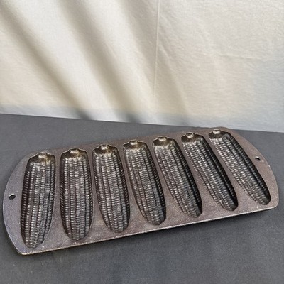 New VINTAGE Lodge CAST IRON CORN BREAD STICK PAN Cornbread 7 ear 2702 USA