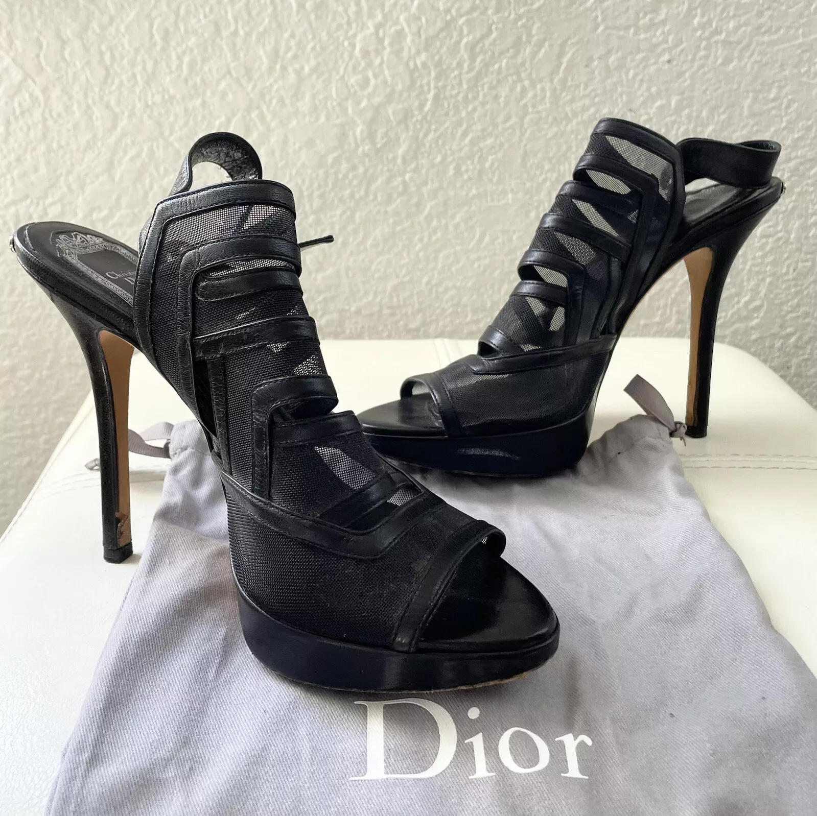 Talons plates formes en cuir maille noire Christian Dior taille 37
