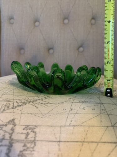 VINTAGE MCM Green Blown Glass Ashtray/Trinket/Candy Ruffled Rim Dish 5” - Picture 7 of 7
