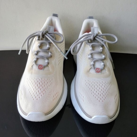 Cole Haan Men display picture 2